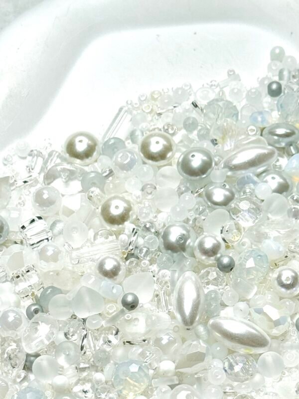 【Mixed beads】C589 - Cloudy White