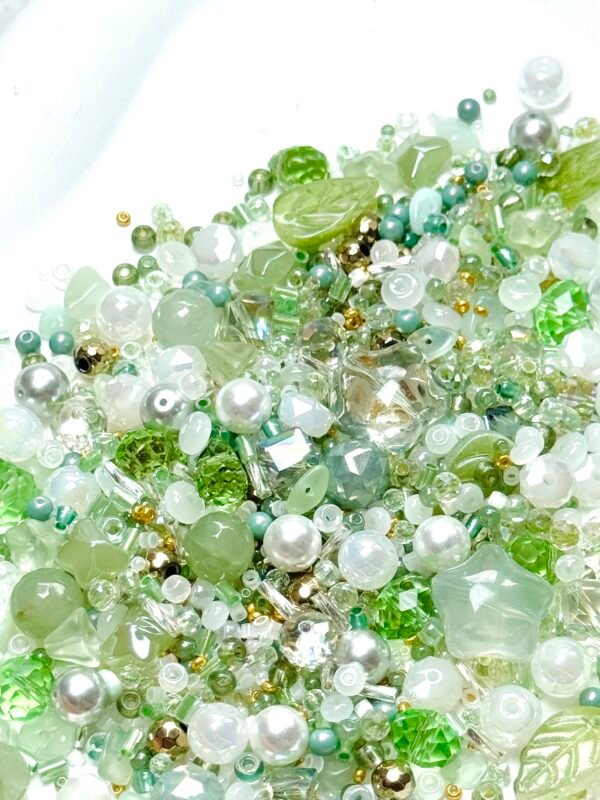 【Mixed beads】C586 - Green Sprout